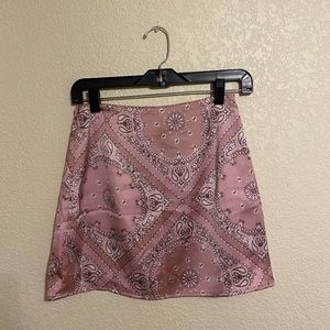 PINK designed mini skirt 💗